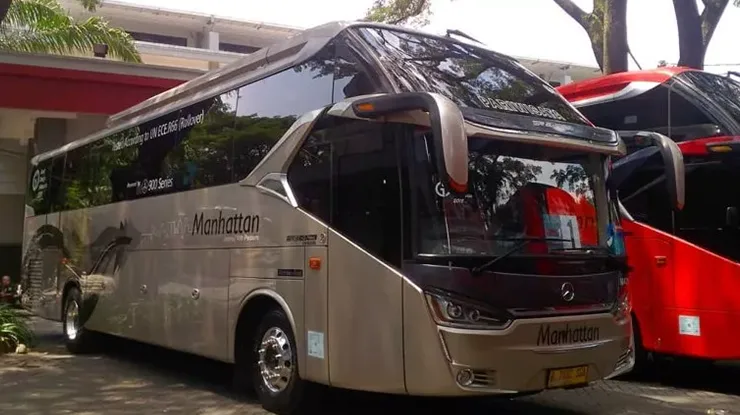 Bus Pariwisata Manhattan