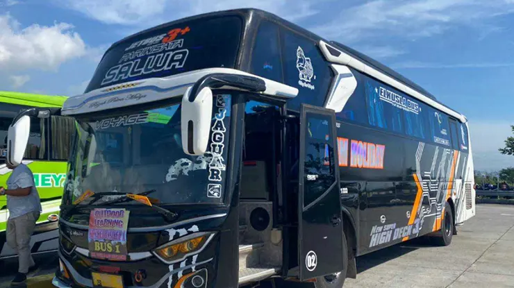 Bus Pariwisata RPM Holiday