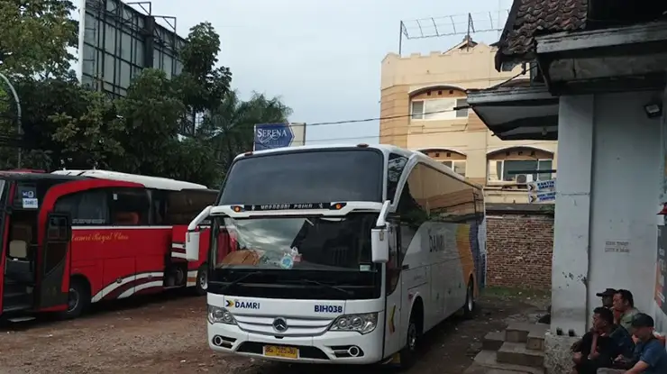 Gambar Pool DAMRI Kebon Kawung