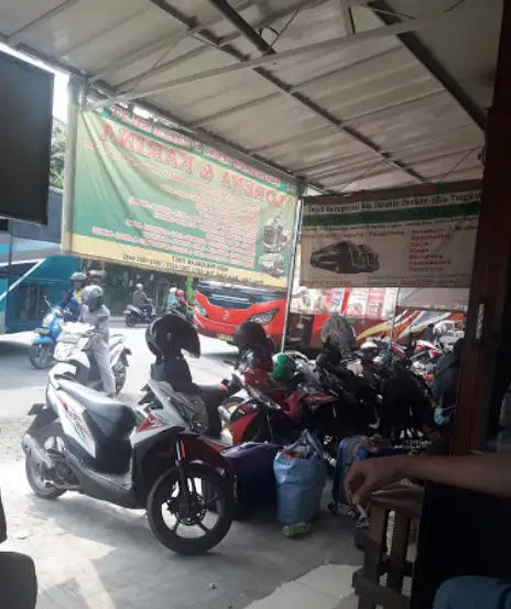 Foto Suasana SekitarAgen Bus Lorena Bulak Kapal